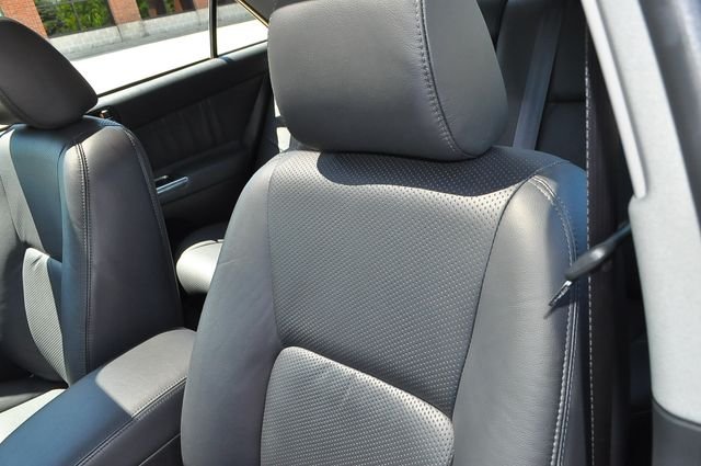 Used 2002 White Toyota SE image 10