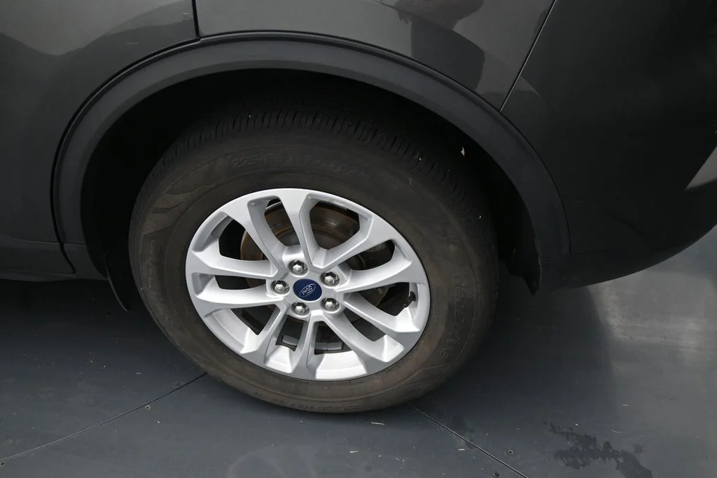 Used 2020 Gray Ford SE image 15