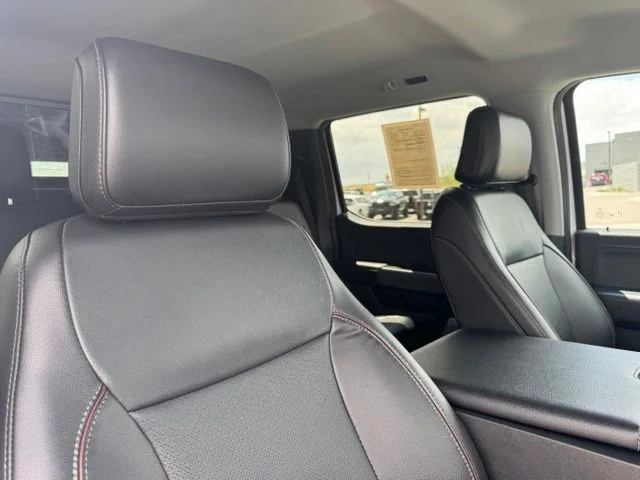 Used 2022 White Ford Lariat image 27
