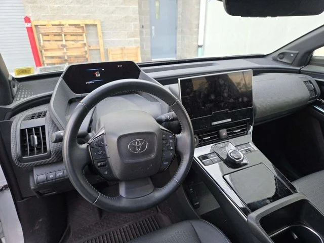 Used 2023 Wind Chill Pearl w/Black Roof Toyota Limited image 2