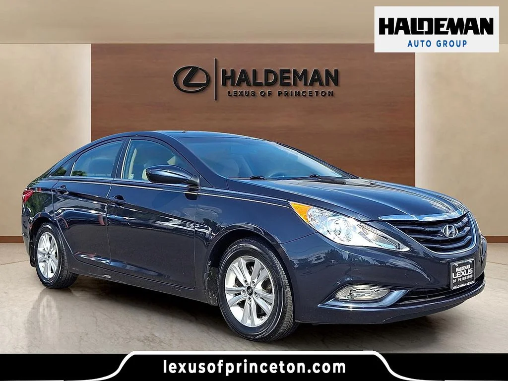 Used 2013 Blue Hyundai GLS image 1