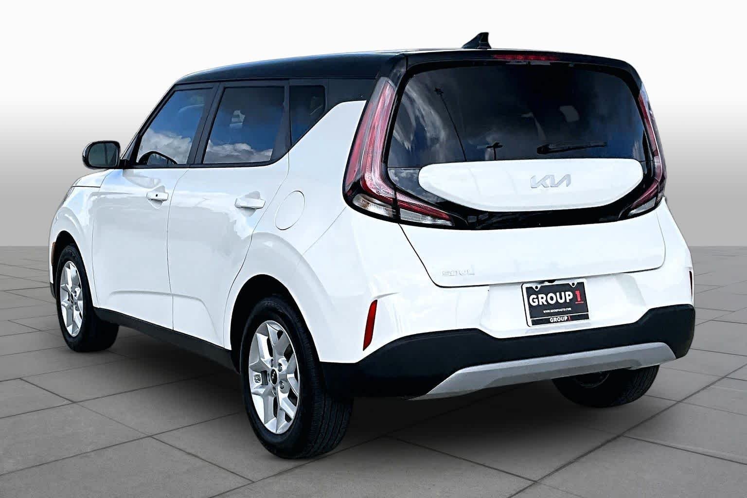 Used 2025 Clear White/Black Roof Kia S image 9