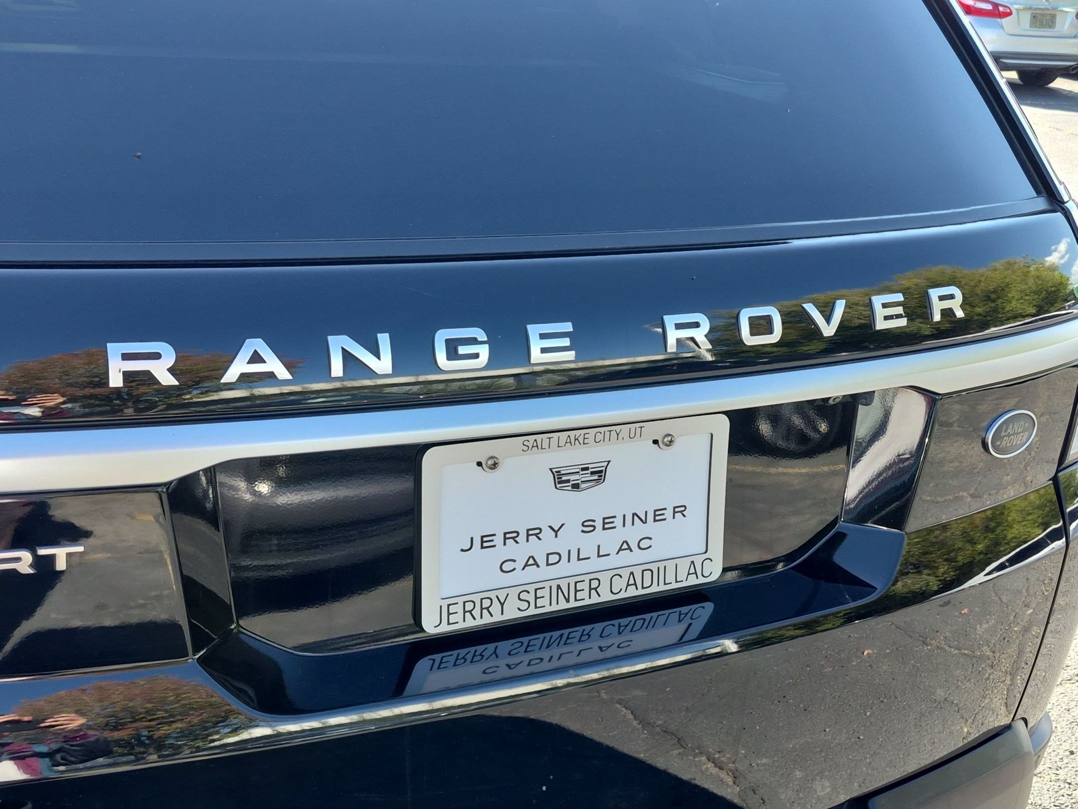 Used 2017  Land Rover SE image 26