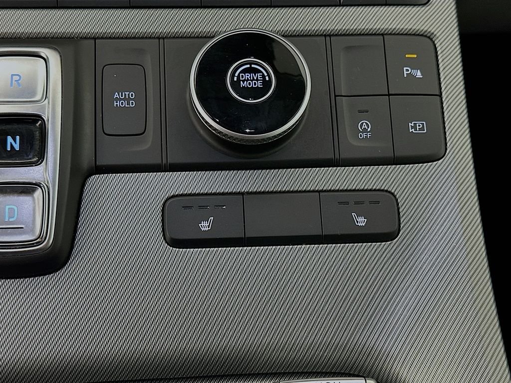 Used 2025 Silver Hyundai SEL image 21