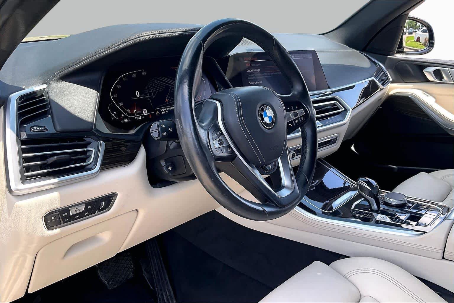 Used 2019 Black Sapphire Metallic BMW xDrive40i image 16