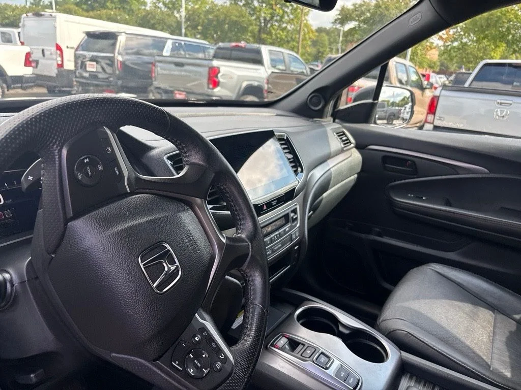 Used 2023 Black Honda EX-L image 23