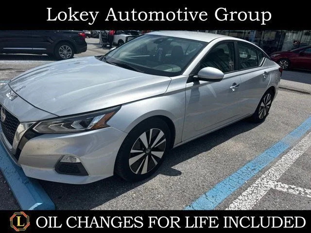 Used 2021 Silver Nissan 2.5 SV image 1