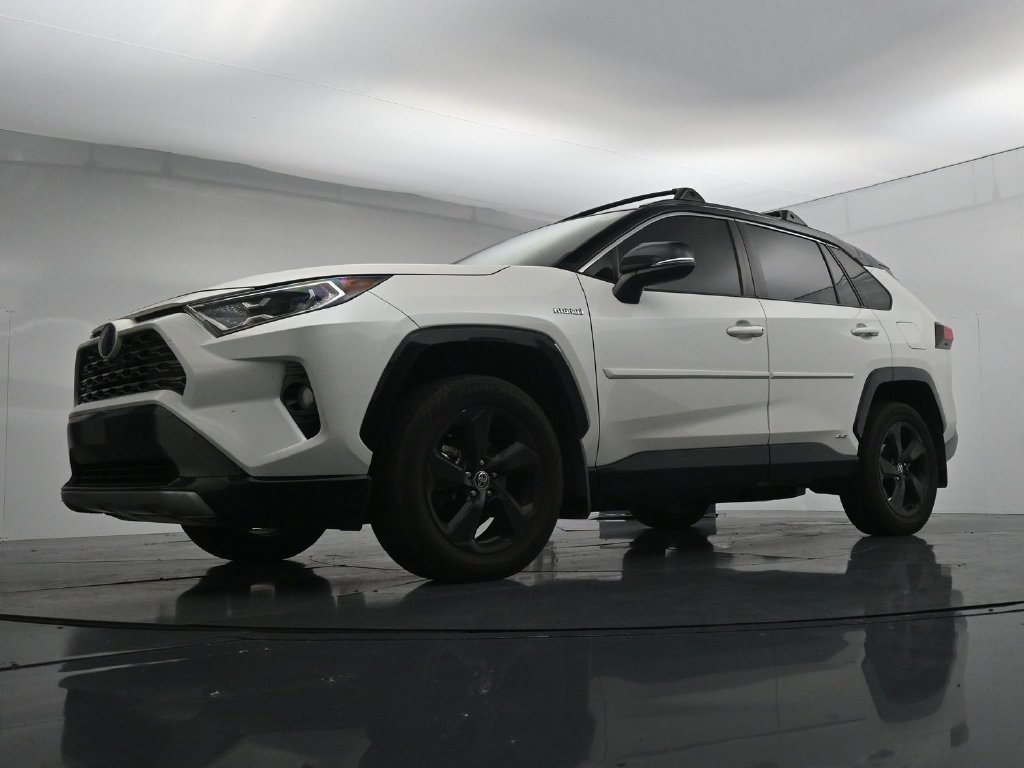 Used 2020 White Toyota XSE image 20