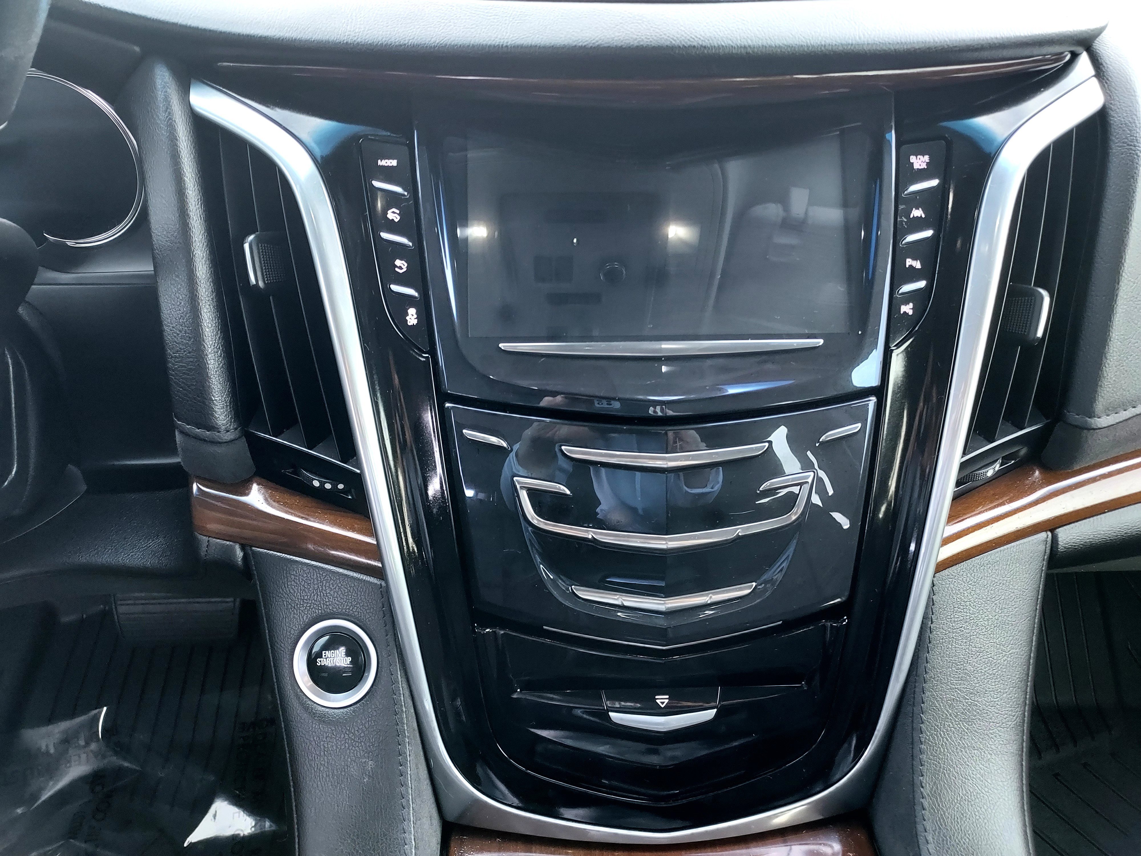 Used 2020 Crystal White Tricoat Cadillac Luxury image 29