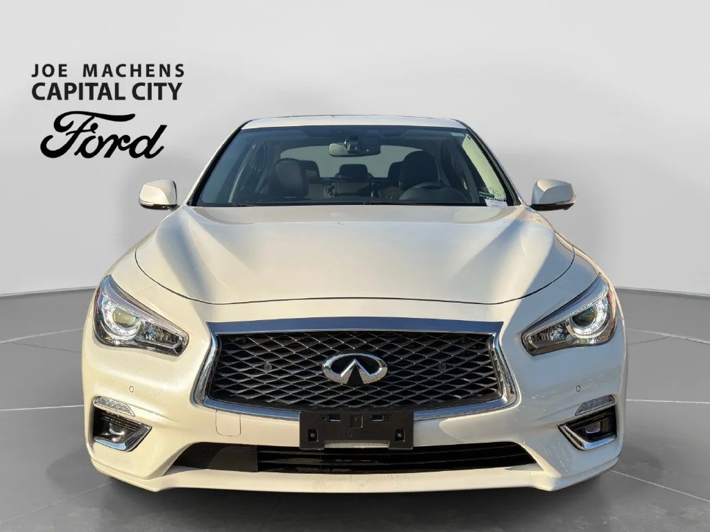 Used 2023 White INFINITI LUXE image 10