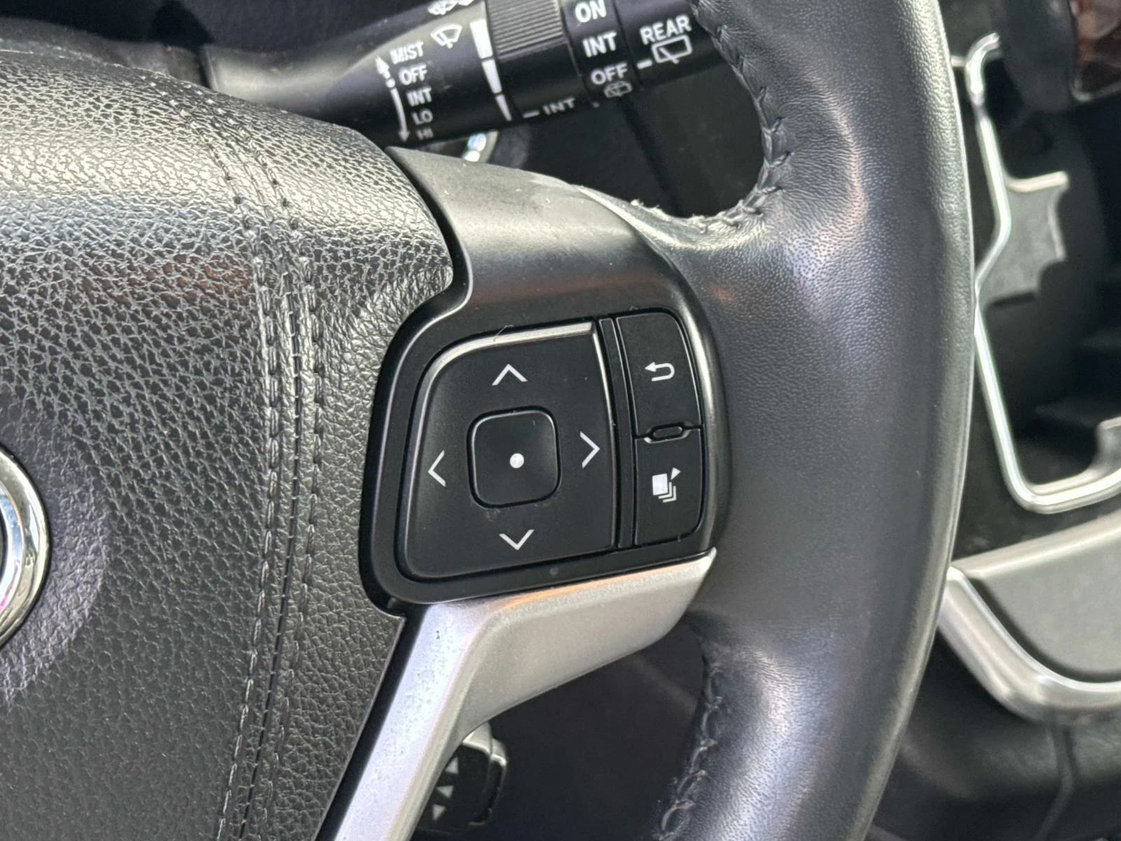 Used 2017 Blizzard Pearl Toyota Limited 7-Passenger image 24