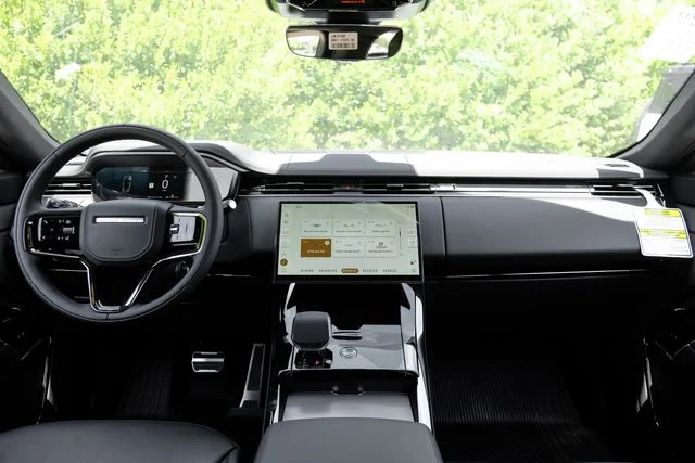 New 2026 Fuji White Land Rover Dynamic SE image 16