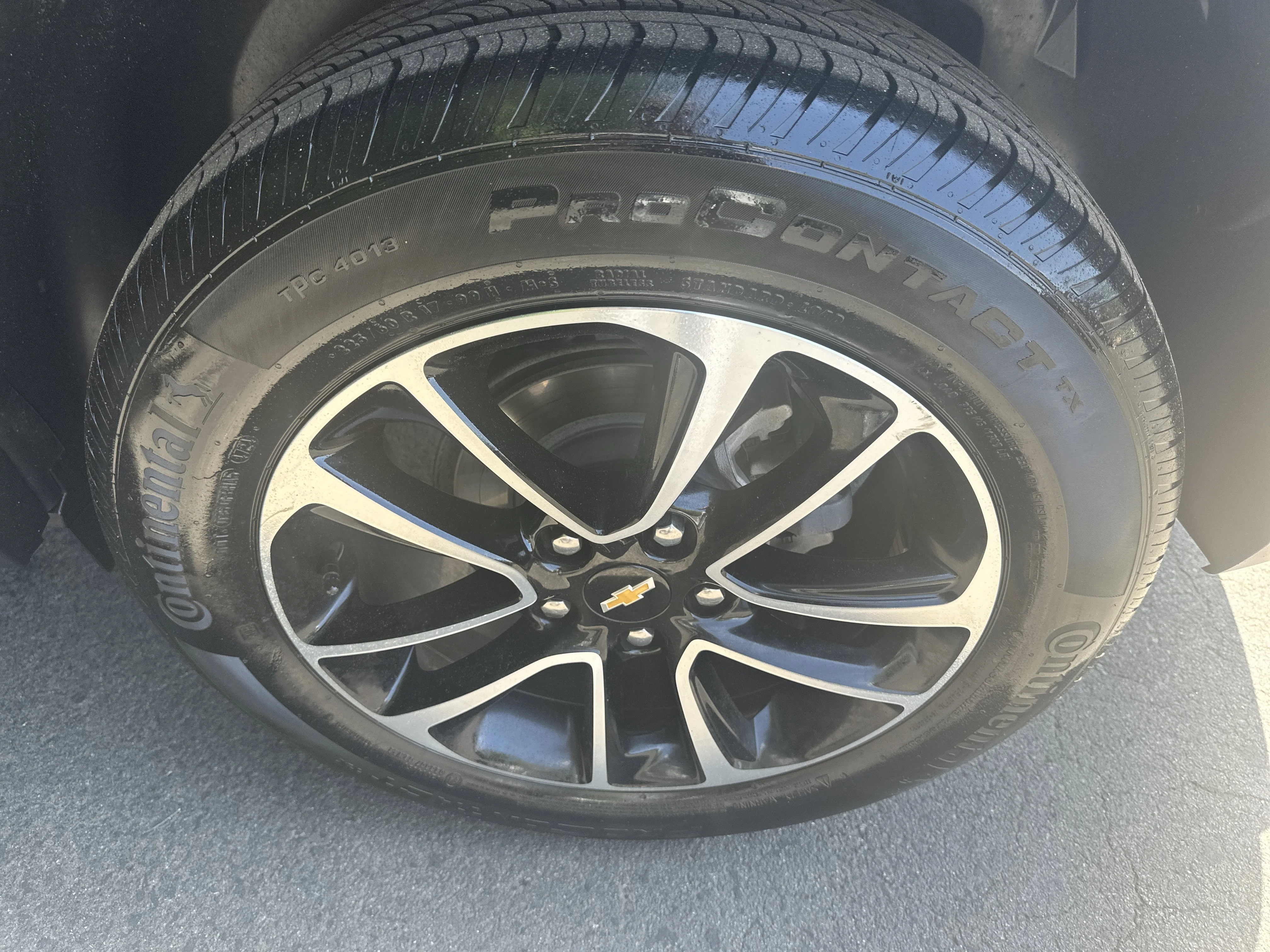 Used 2025 Sterling Gray Metallic Chevrolet LT image 31