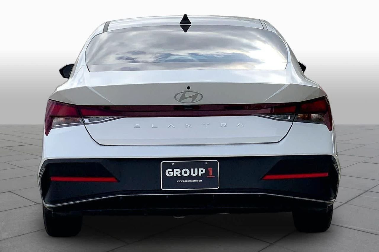 New 2026 Serenity White Hyundai SE image 4
