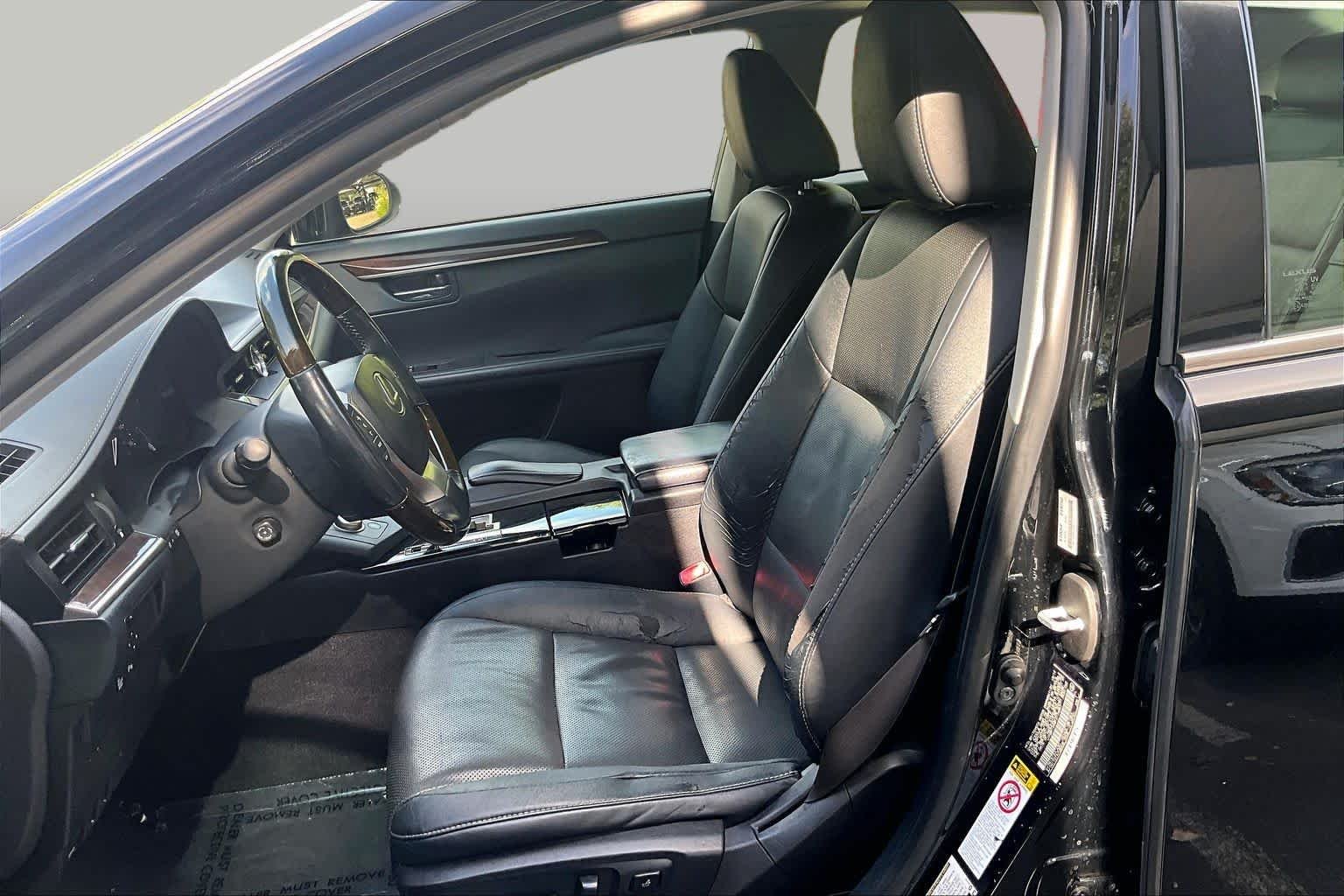 Used 2015 Obsidian Lexus  image 9