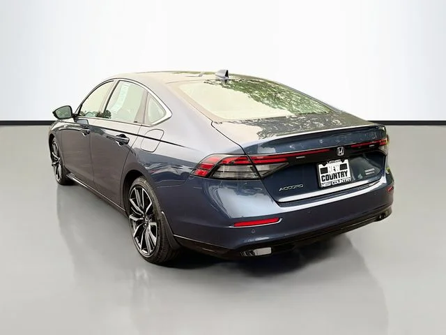 Used 2025  Honda Touring image 4