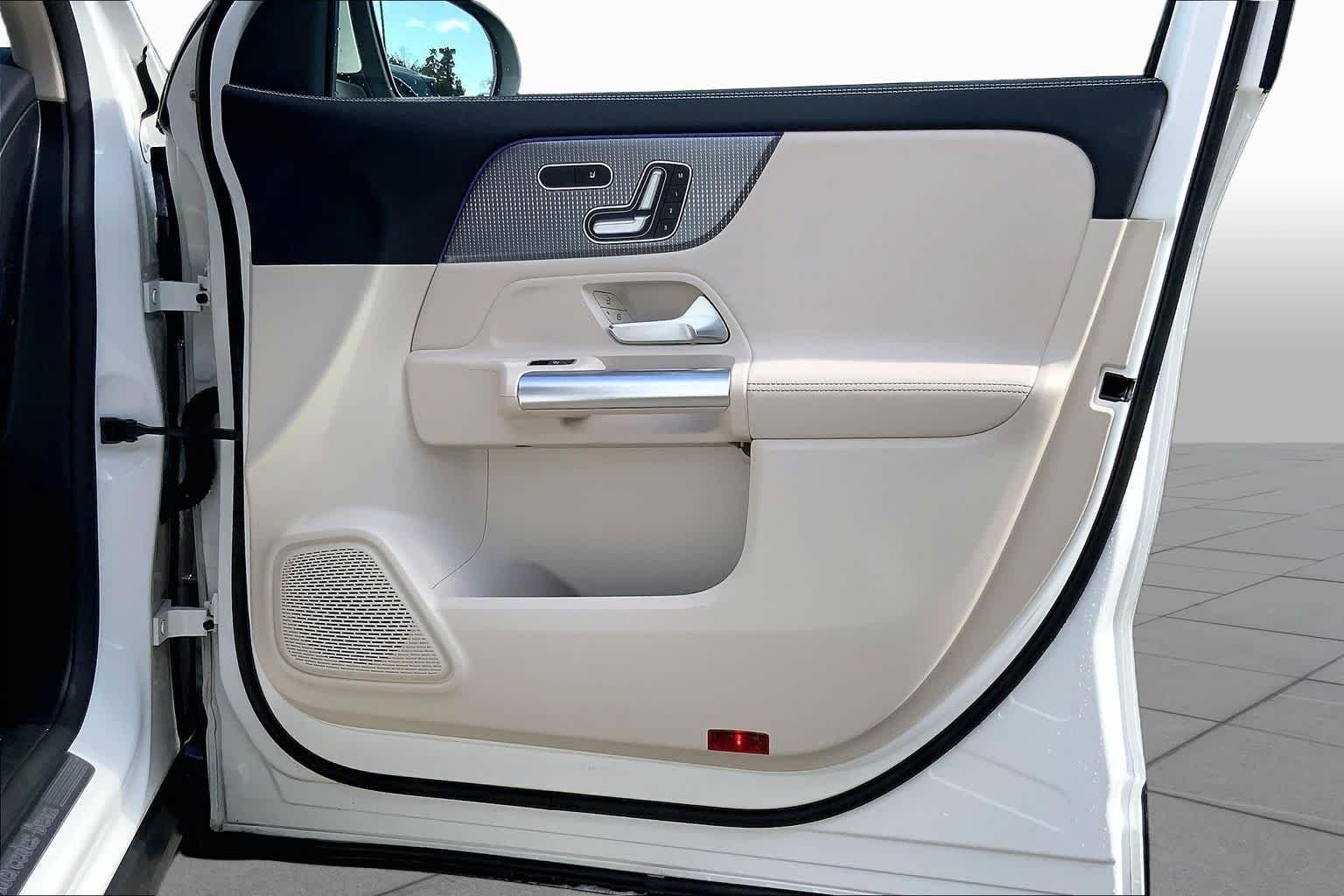 Used 2022 Polar White Mercedes-Benz GLA 250 image 23