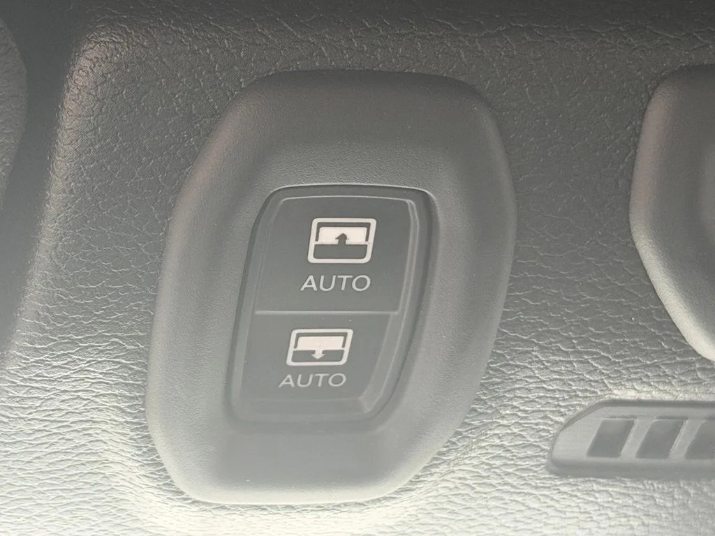 Used 2021 White Jeep Unlimited Sahara image 19