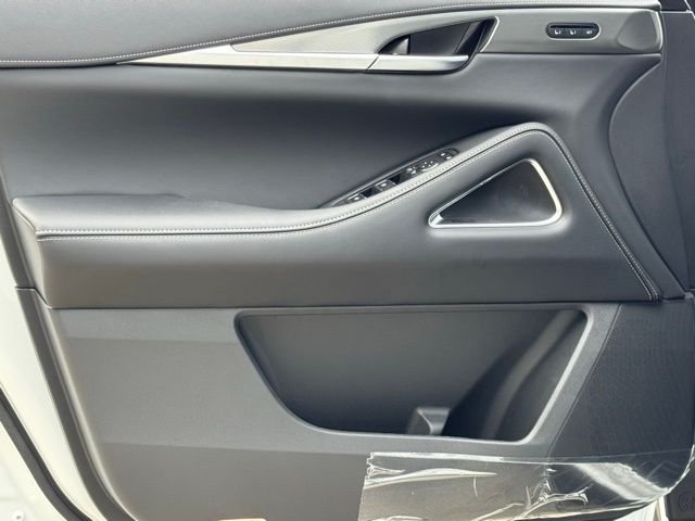 New 2026 RADIANT WHITE INFINITI Luxe FWD image 17