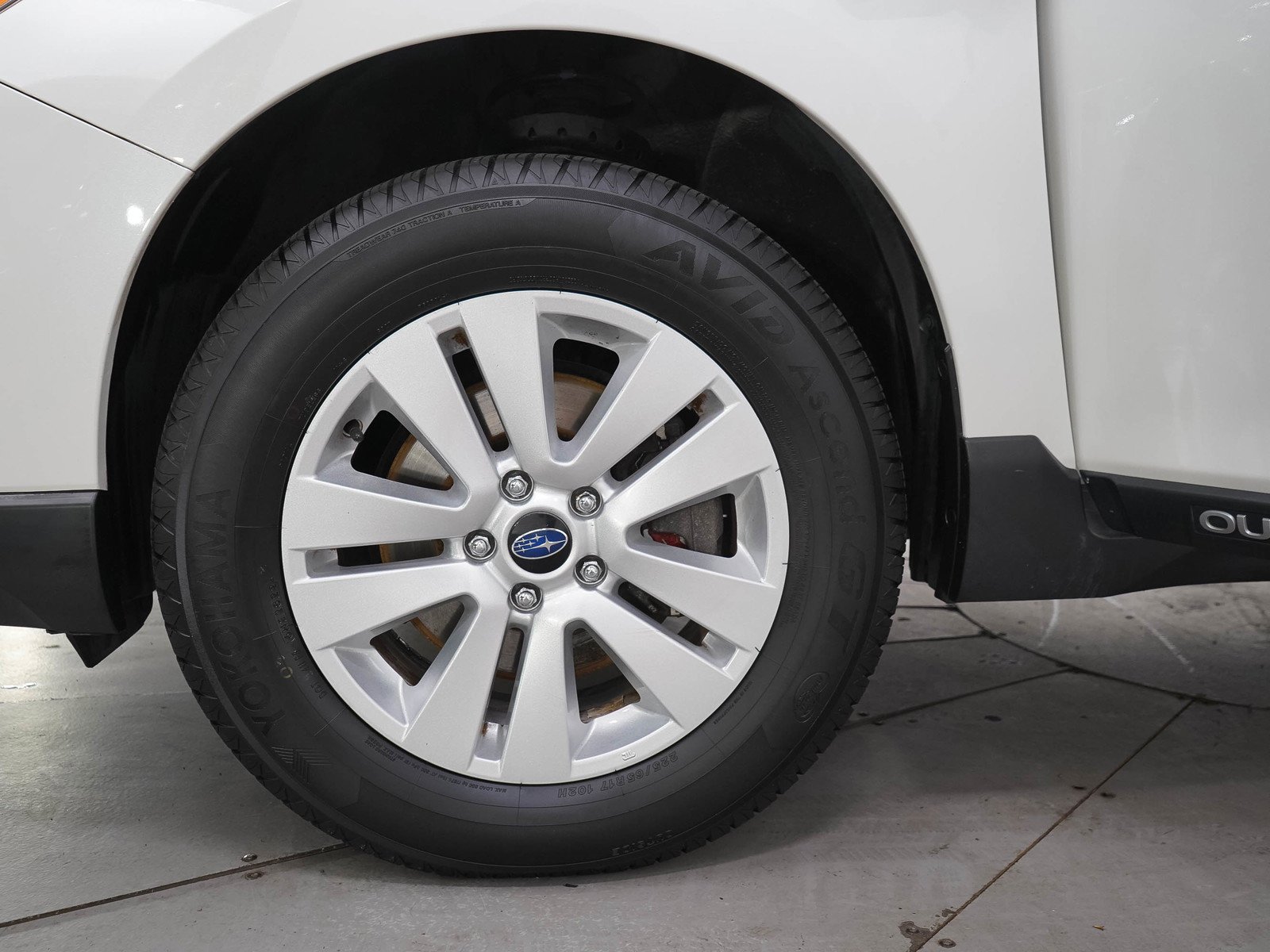 Used 2016 Crystal White Pearl Subaru 2.5i Premium image 29