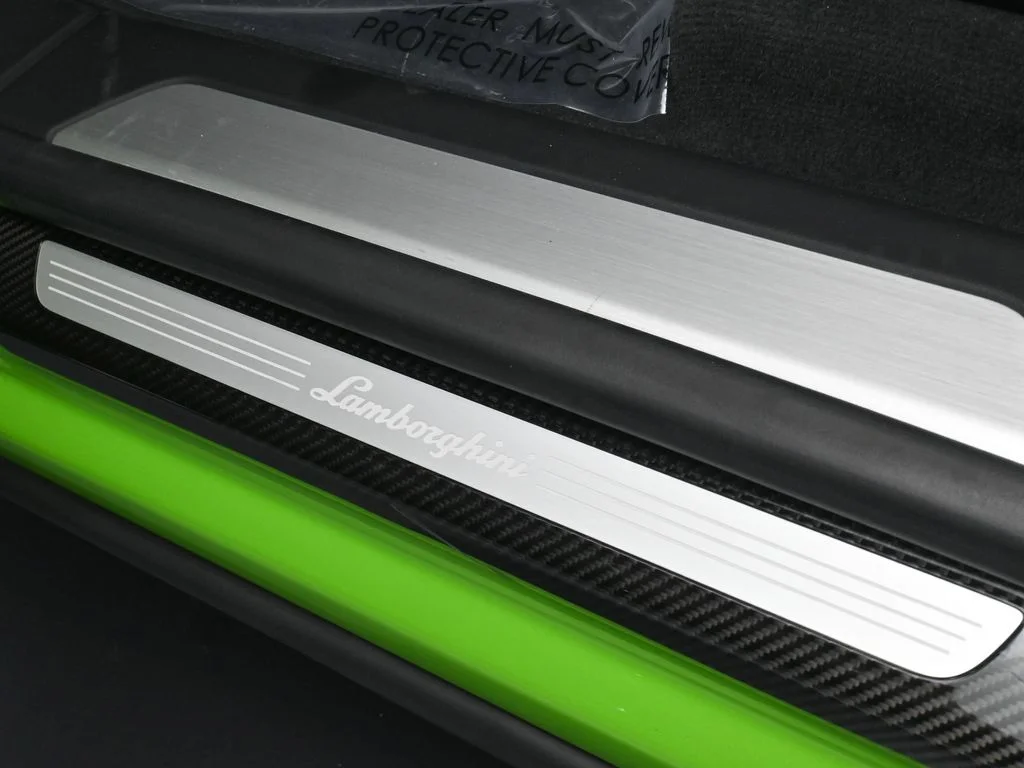Used 2022 Green Lamborghini  image 20