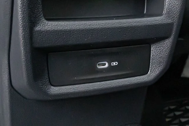 2025 Volkswagen Taos SEL - Photo 29