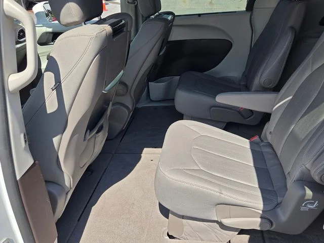 Used 2019 White Chrysler Touring Plus image 13