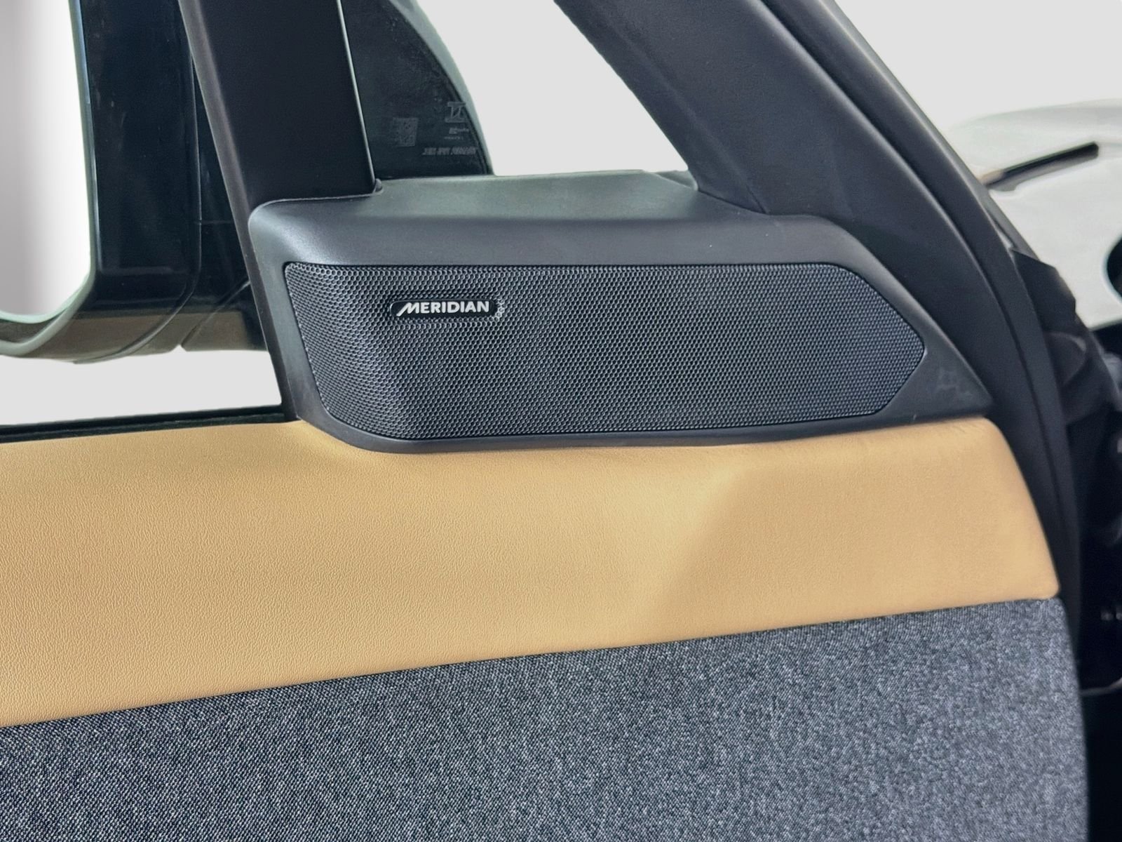 New 2026 Santorini Black Land Rover Dynamic SE image 22