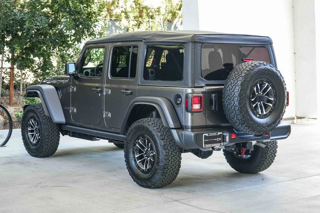 New 2026 Granite Crystal Metallic Clear-Coat Exterior Paint Jeep Willys image 4