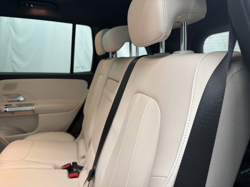 Used 2026 Black Mercedes-Benz GLB 250 image 18