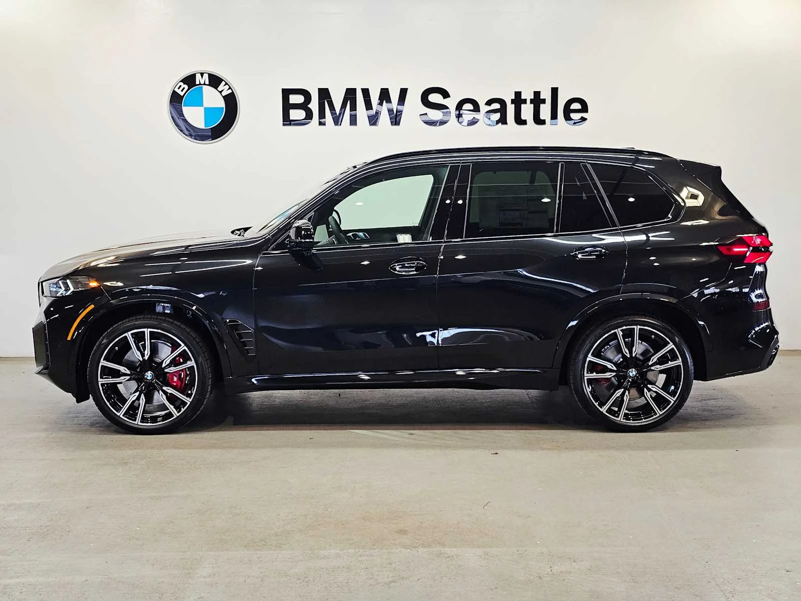 New 2026 Black Sapphire Metallic BMW M60i image 3