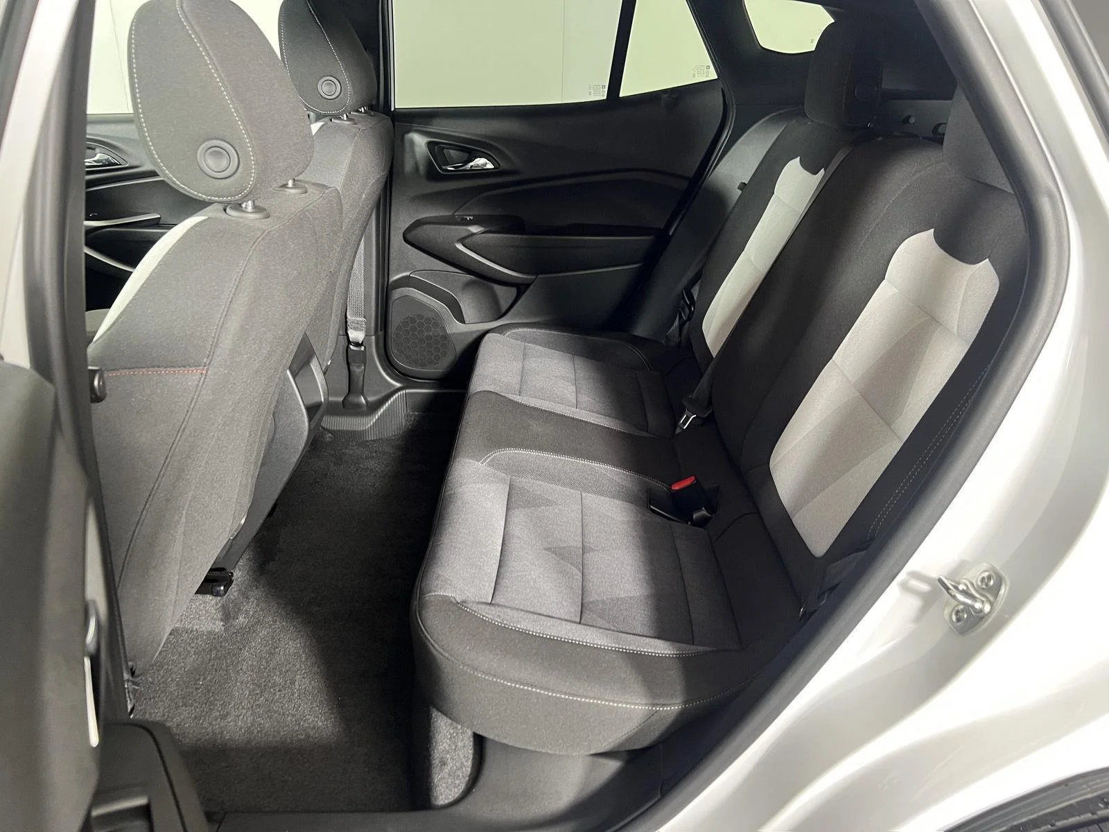 Used 2025 Summit White Chevrolet 1RS image 29