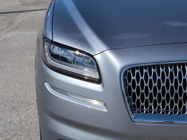 Certified Used 2023 Silver Lincoln Black Label image 11