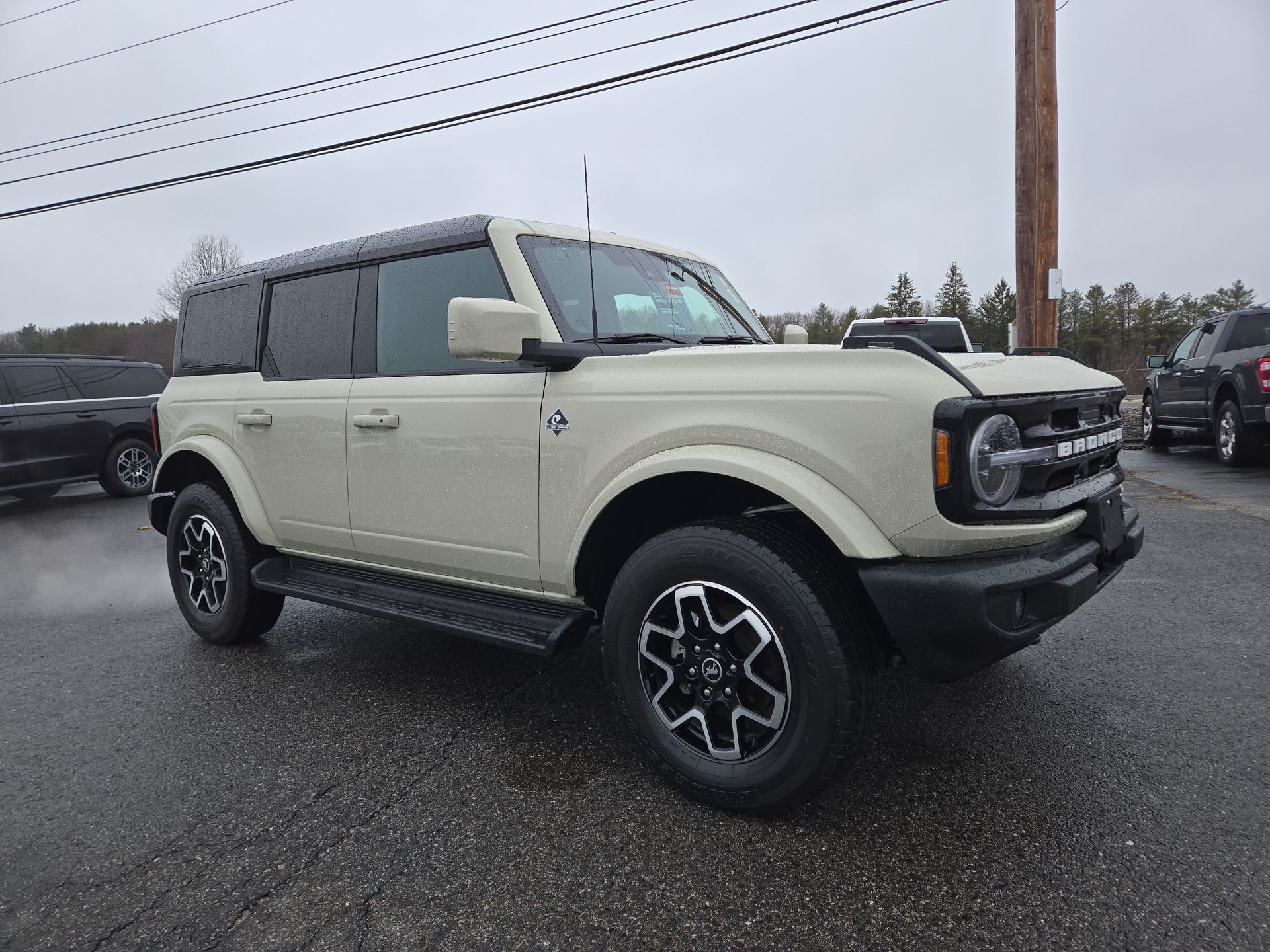 Desert Sand 2025 Ford Bronco Outer Banks 4-Door 4WD SUV / Crossover Four-Wheel Drive Automatic