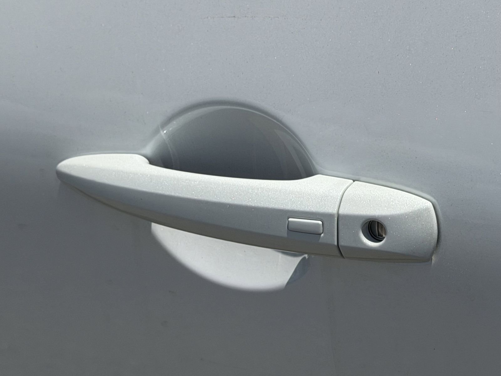New 2026 White Nissan SL image 30