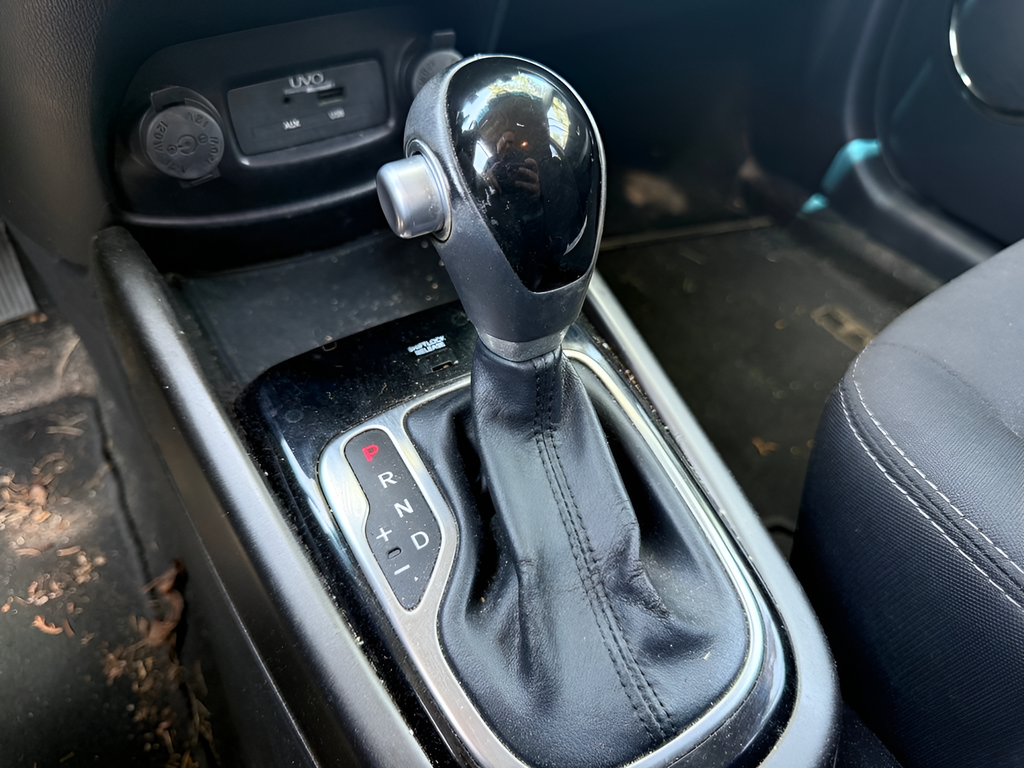 Used 2012 White Kia Plus image 17