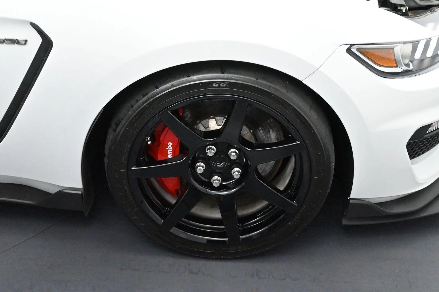 Used 2019 White Ford Shelby GT350 image 41