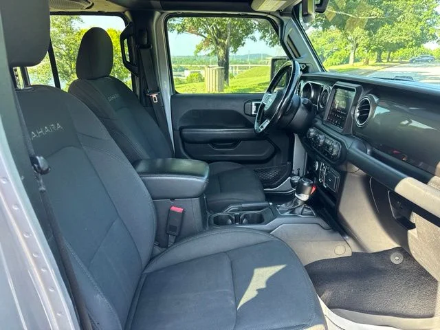 Used 2020 Silver Jeep Unlimited Sahara image 10