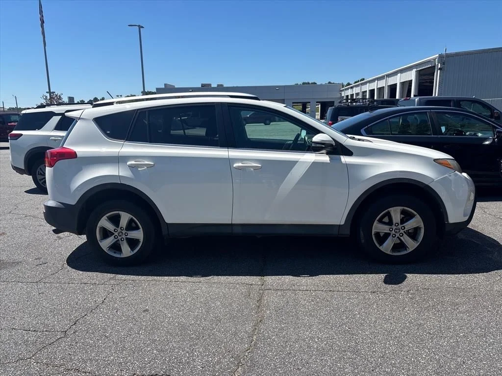 Used 2015 White Toyota XLE image 5