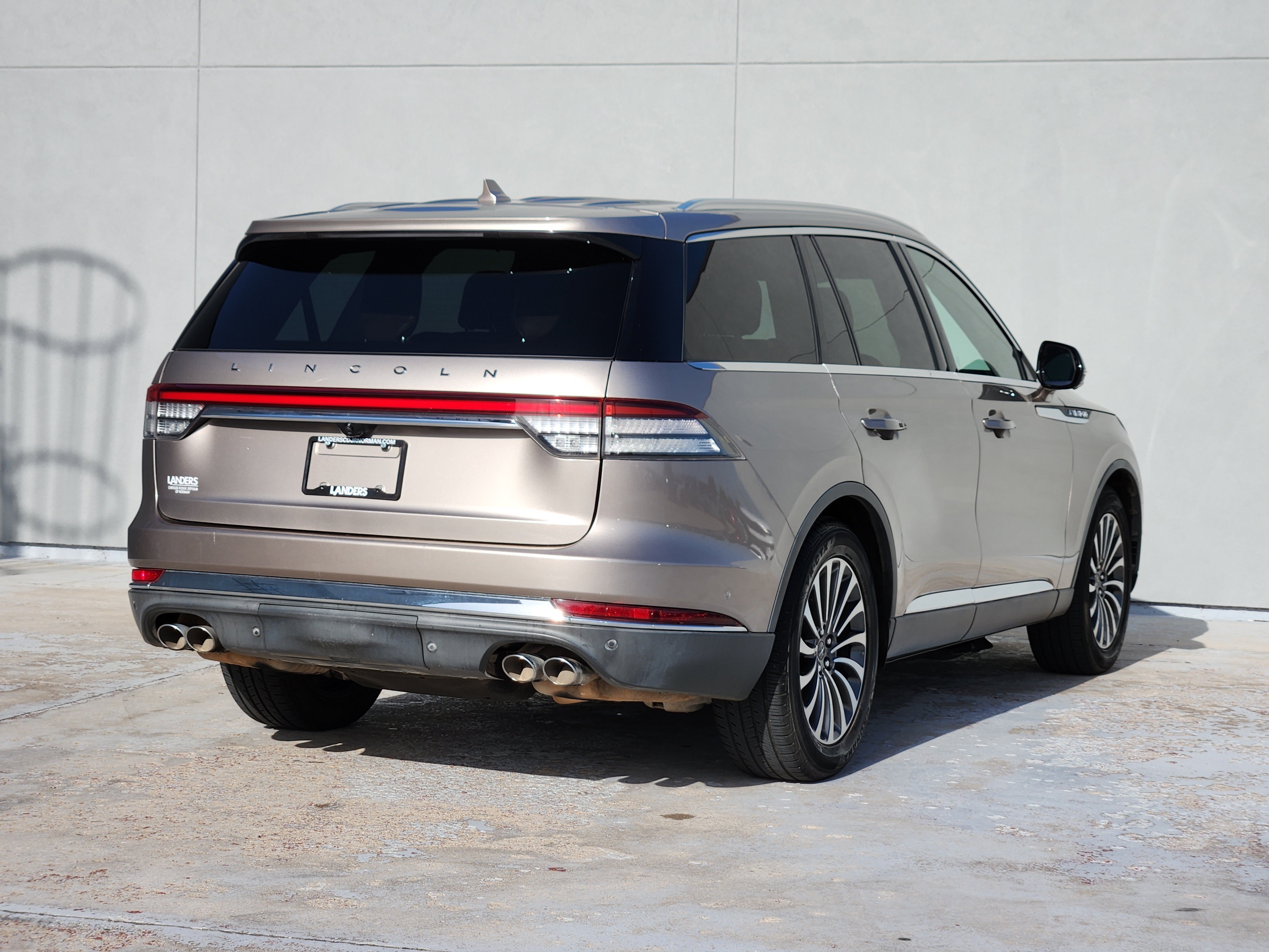 Used 2020 Iced Mocha Metallic Premium Colorant Lincoln Reserve image 8