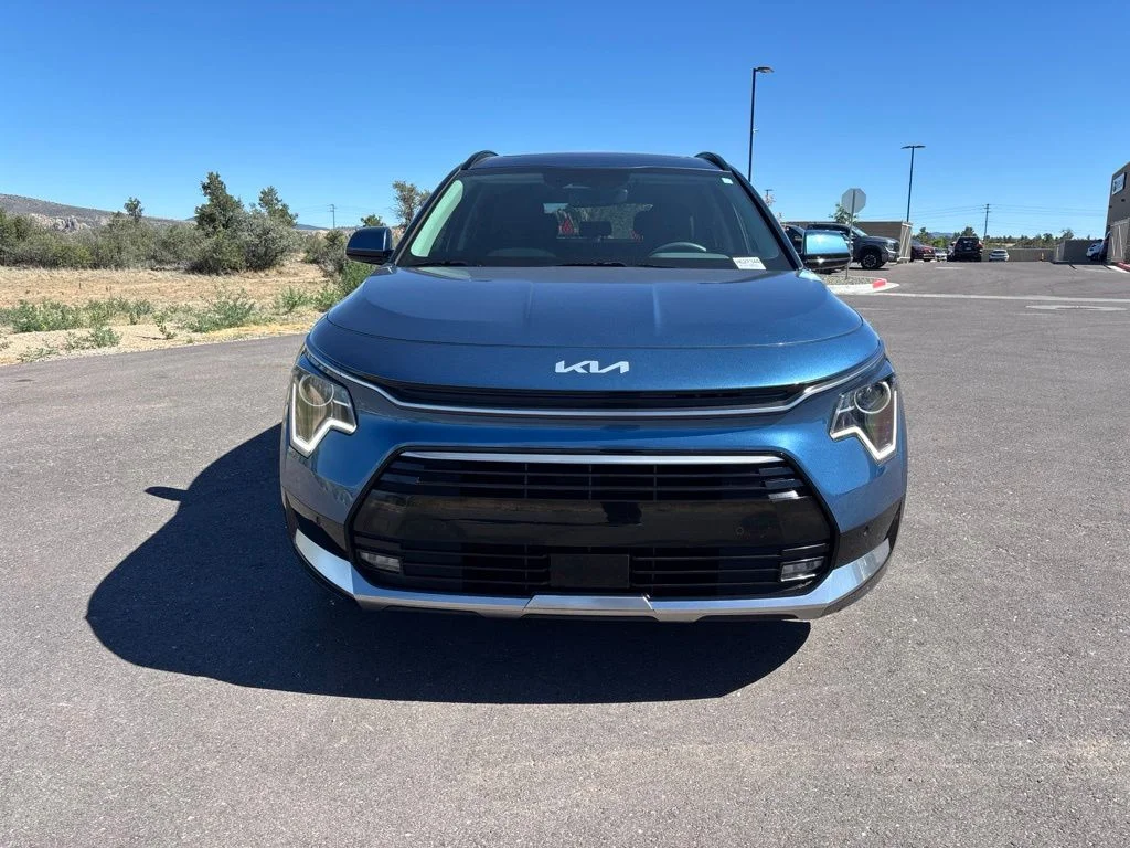 Used 2024 Blue Kia SX image 9