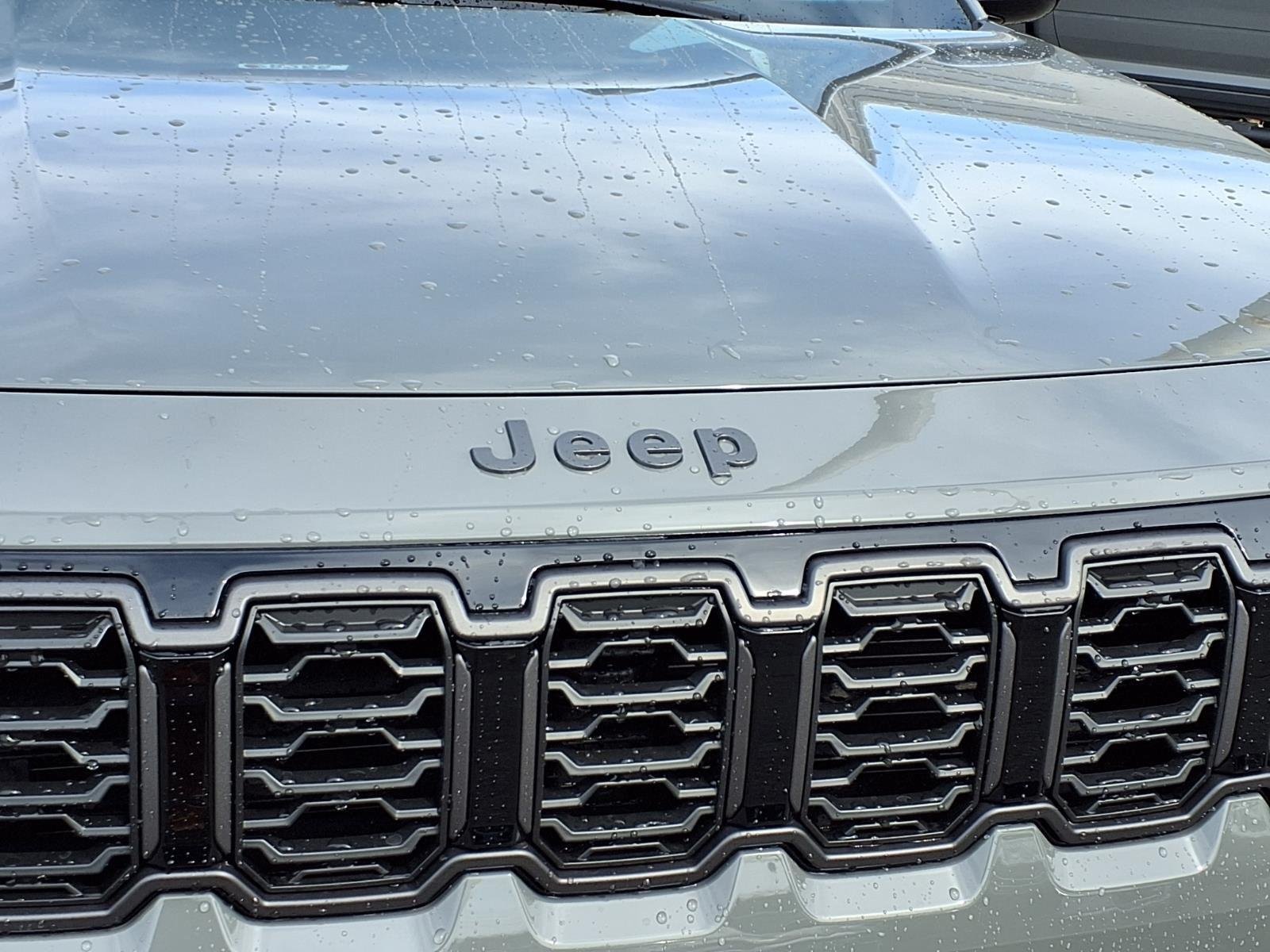 New 2026 Sting-Gray Clear-Coat Exterior Paint Jeep Laredo image 13