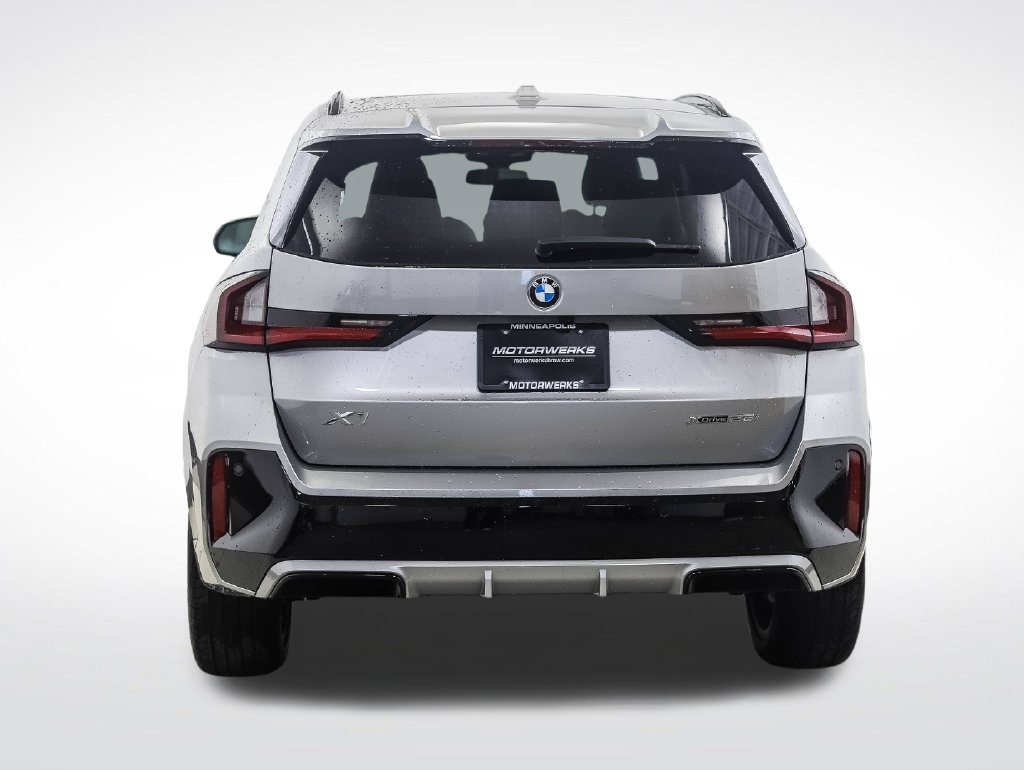 New 2027 Silver Metallic BMW xDrive28i image 4
