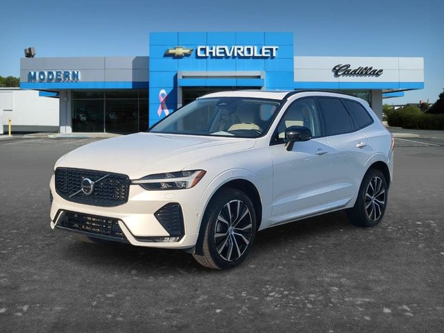 2023 Volvo XC60 Plus Dark Theme