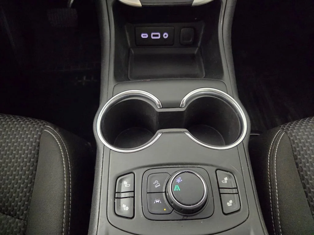 Used 2022 Summit White GMC SLE image 17