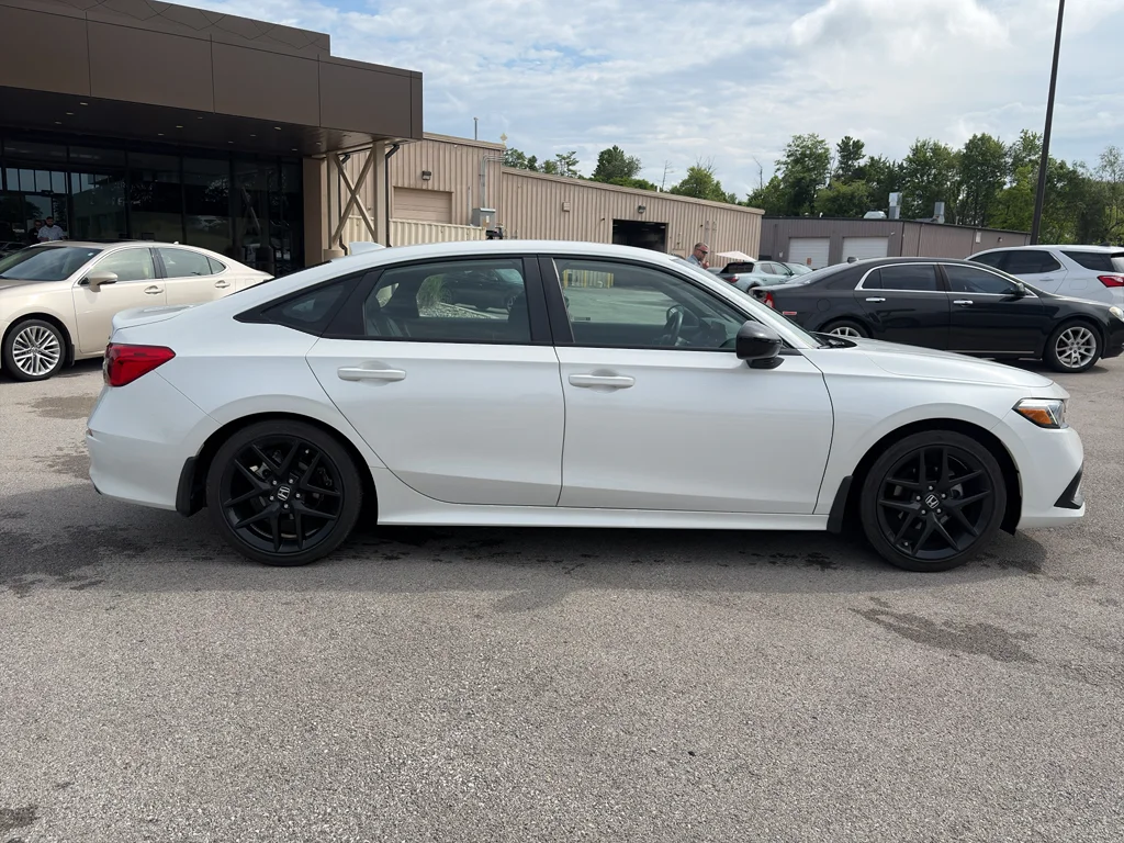Used 2022 Platinum White Pearl Honda Sport image 2
