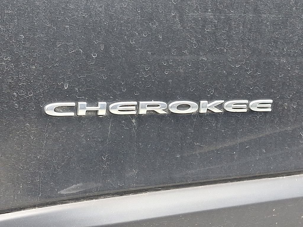 Used 2016 Black Jeep Latitude image 9