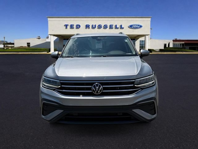 Certified Used 2023 Pyrite Silver Metallic Volkswagen 2.0T SE image 3