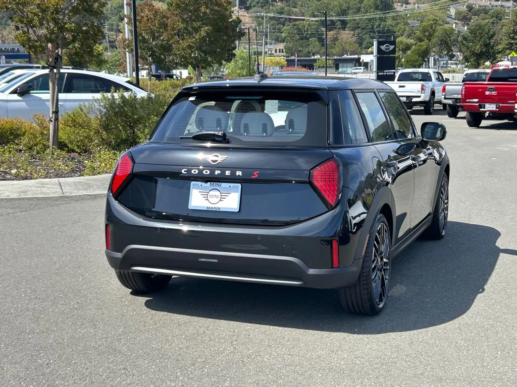 New 2026 Midnight Black II Metallic MINI Iconic image 5