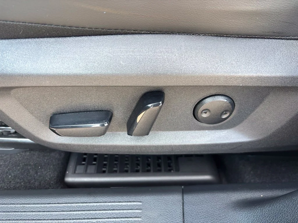 Used 2024 Gray Nissan Platinum image 18